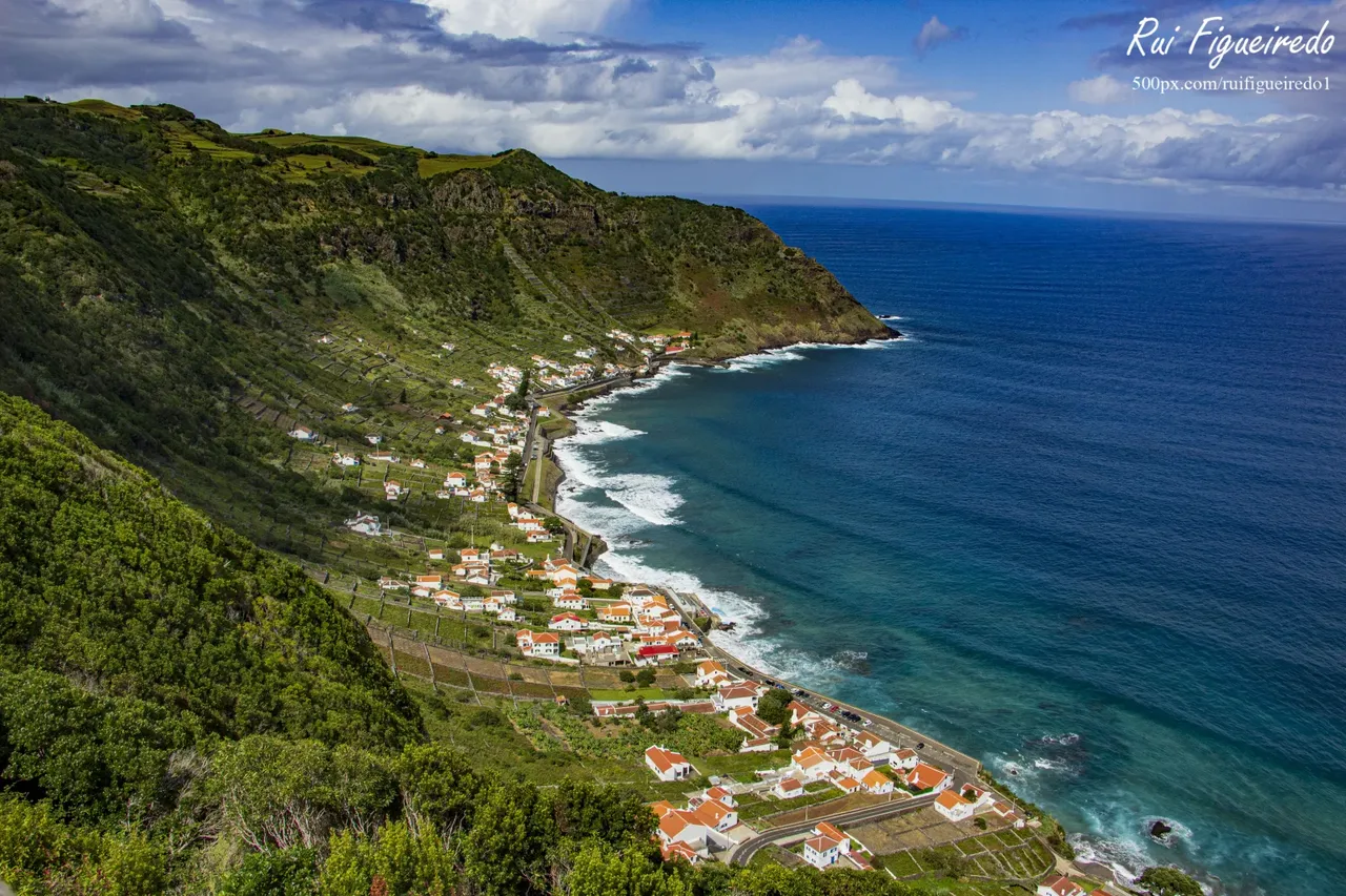 Uitzicht over de baai van São Lourenço op Santa Maria