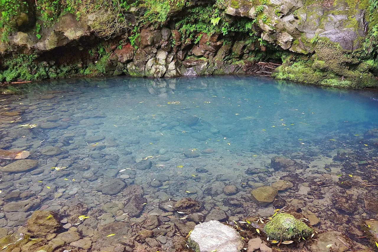 A clear blue pool beneath the Salto da Farinha waterfall.