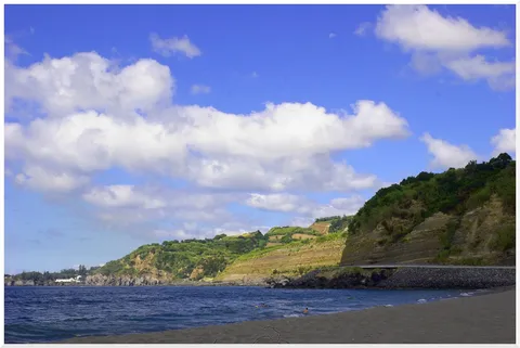 The cliff-backed bay of Água de Alto on São Miguel.