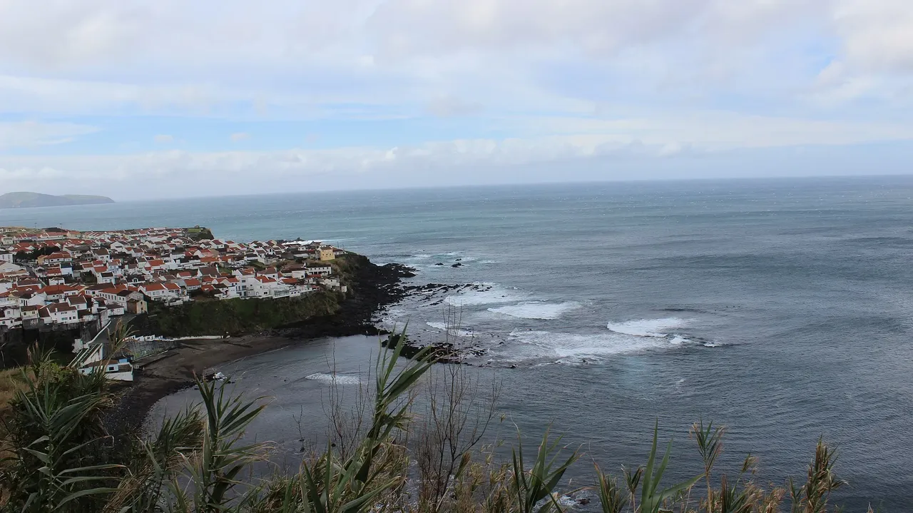 A coastal village on a cliff, seen from Miradouro das Eirinhas.