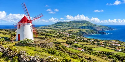 A red-capped windmill on Graciosa