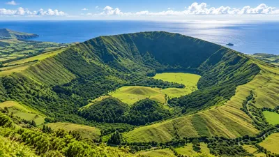 The green crater of the Caldeira
