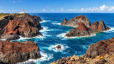Ponta da Barca lighthouse and Ilhéu da Baleia