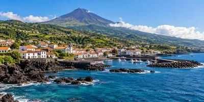 The south coast at Lajes do Pico