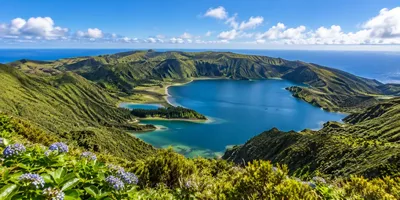 Lagoa do Fogo from the ridge